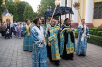 Преосвященный Стефан совершил вечерню и утреню с чином погребения плащаницы Божией Матери