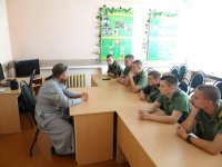 ДОБРУШ. Священнослужитель встретился с военнослужащими пограничной заставы деревни Круговец-Калинино