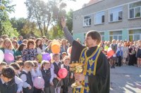 Секретарь Гомельской епархии протоиерей Георгий Алампиев принял участие в торжественной линейке,  посвященной Дню знаний