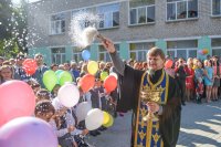 Секретарь Гомельской епархии протоиерей Георгий Алампиев принял участие в торжественной линейке,  посвященной Дню знаний