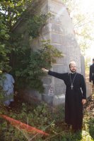 Преосвященнеший Стефан посетил руины Макарьевского монастыря в г. Добруше Преосвященнеший Стефан посетил руины Макарьевского монастыря в г. Добруше