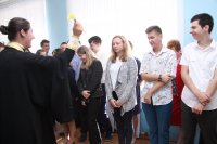 Священнослужитель принял участие в торжественной линейке в СШ№70 для детей с нарушением слуха Священнослужитель принял участие в торжественной линейке в СШ№70 для детей с нарушением слуха