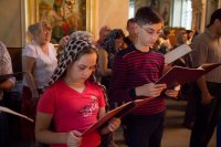 Вечернее богослужение с чтением акафиста нараспев