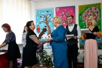 Пусть мама услышит! Пусть мама придет! Пусть мама услышит! Пусть мама придет!