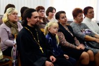 Пусть мама услышит! Пусть мама придет! Пусть мама услышит! Пусть мама придет!