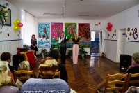 Пусть мама услышит! Пусть мама придет! Пусть мама услышит! Пусть мама придет!