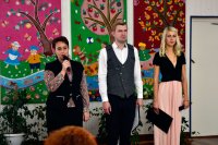 Пусть мама услышит! Пусть мама придет! Пусть мама услышит! Пусть мама придет!