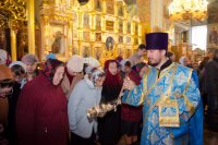 "...нас бо ради молит Богородица Превечнаго Бога"