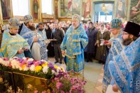 "...нас бо ради молит Богородица Превечнаго Бога"