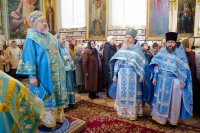 "...нас бо ради молит Богородица Превечнаго Бога"