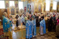 "...нас бо ради молит Богородица Превечнаго Бога"