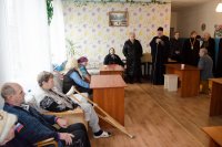 "...нас бо ради молит Богородица Превечнаго Бога"