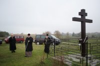 "...нас бо ради молит Богородица Превечнаго Бога"