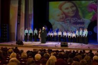 Преосвященнейший Стефан посетил городской праздничный концерт, посвящённый Дню матери Преосвященнейший Стефан посетил городской праздничный концерт, посвящённый Дню матери