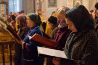 Вечернее богослужение с чтением акафиста нараспев