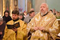 Вечернее богослужение с чтением акафиста нараспев