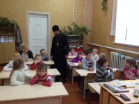 Учащиеся совершили экскурсию в храм свт. Николая Чудотворца д. Поповка Учащиеся совершили экскурсию в храм свт. Николая Чудотворца д. Поповка