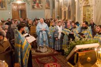 Вечернее богослужение с чтением акафиста нараспев