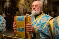 Божественная литургия в криптовом храме Свято-Петро-Павловском кафедрального собора Божественная литургия в криптовом храме Свято-Петро-Павловском кафедрального собора