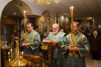 Божественная литургия в криптовом храме Свято-Петро-Павловском кафедрального собора Божественная литургия в криптовом храме Свято-Петро-Павловском кафедрального собора