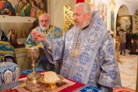 Божественная литургия в криптовом храме Свято-Петро-Павловском кафедрального собора Божественная литургия в криптовом храме Свято-Петро-Павловском кафедрального собора