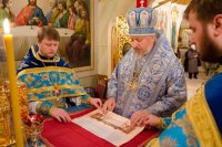 Божественная литургия в криптовом храме Свято-Петро-Павловском кафедрального собора Божественная литургия в криптовом храме Свято-Петро-Павловском кафедрального собора