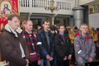 ЖЛОБИН. Воспитанники отделения дневного пребывания инвалидов молились за Божественной Литургией