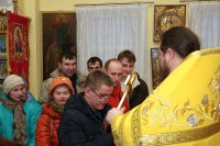 ЖЛОБИН. Воспитанники отделения дневного пребывания инвалидов молились за Божественной Литургией