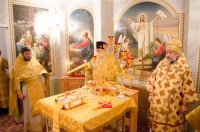 Божественная литургия в криптовом храме Свято-Петро-Павловском кафедрального собора Божественная литургия в криптовом храме Свято-Петро-Павловском кафедрального собора