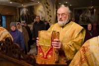 Божественная литургия в криптовом храме Свято-Петро-Павловском кафедрального собора Божественная литургия в криптовом храме Свято-Петро-Павловском кафедрального собора