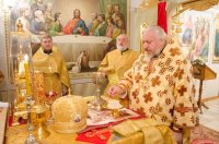 Божественная литургия в криптовом храме Свято-Петро-Павловском кафедрального собора Божественная литургия в криптовом храме Свято-Петро-Павловском кафедрального собора