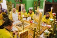 Божественная литургия в Свято-Никольском мужском монастыре Божественная литургия в Свято-Никольском мужском монастыре