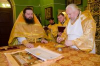 Божественная литургия в Свято-Никольском мужском монастыре Божественная литургия в Свято-Никольском мужском монастыре