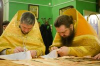 Божественная литургия в Свято-Никольском мужском монастыре Божественная литургия в Свято-Никольском мужском монастыре