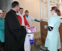 Священник поздравил с Рождеством пациентов детского и инфекционного отделений райбольницы