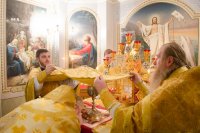  Божественная литургия в криптовом храме Свято-Петро-Павловском кафедрального собора