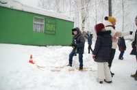 Рождественская ёлка в зимнем лесу