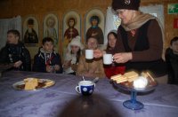 Рождественская ёлка в зимнем лесу