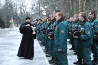 Протоиерей Игорь Ольшанов поздравил спасателей с профессиональным праздником Протоиерей Игорь Ольшанов поздравил спасателей с профессиональным праздником