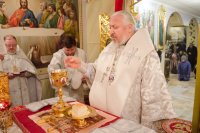 Божественная литургия в криптовом храме Свято-Петро-Павловском кафедрального собора Божественная литургия в криптовом храме Свято-Петро-Павловском кафедрального собора