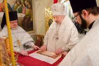 Божественная литургия в криптовом храме Свято-Петро-Павловском кафедрального собора Божественная литургия в криптовом храме Свято-Петро-Павловском кафедрального собора