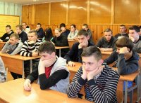 РОГАЧЁВ. Священнослужитель со студентами Рогачёвского строительного колледжа РОГАЧЁВ. Священнослужитель со студентами Рогачёвского строительного колледжа