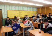 РОГАЧЁВ. Священнослужитель со студентами Рогачёвского строительного колледжа РОГАЧЁВ. Священнослужитель со студентами Рогачёвского строительного колледжа