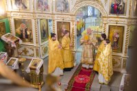 Божественная литургия неделю 32-ю по Пятидесятнице, день Поклонения честным веригам ап. Петра