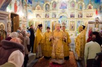 Божественная литургия неделю 32-ю по Пятидесятнице, день Поклонения честным веригам ап. Петра