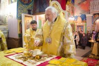 Божественная литургия неделю 32-ю по Пятидесятнице, день Поклонения честным веригам ап. Петра