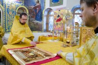 Божественная литургия неделю 32-ю по Пятидесятнице, день Поклонения честным веригам ап. Петра