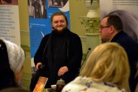 Презентация книги "Апельсиновые святые" в Москве