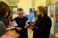 Презентация книги "Апельсиновые святые" в Москве