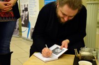 Презентация книги "Апельсиновые святые" в Москве